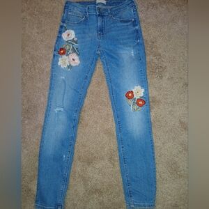NWOT Zara Woman Blue Skinny Jeans with Floral Embroidery. MADE IN EGYPT Size 6